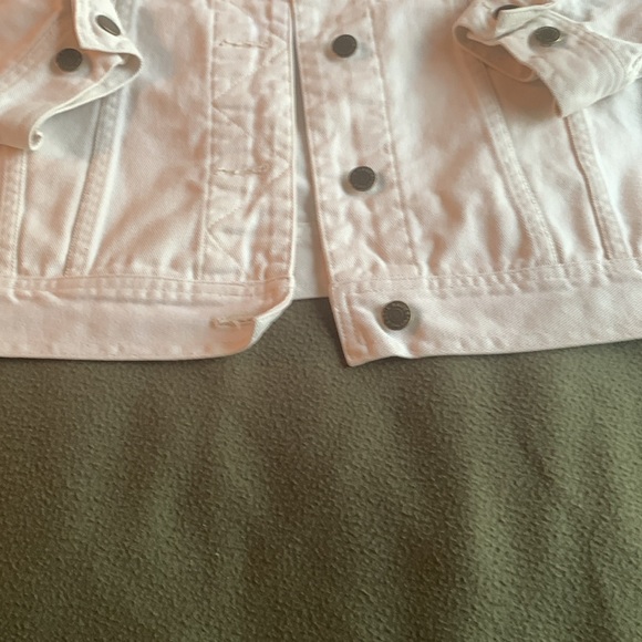 Eddie Bauer cream color denim jacket. Size medium. 100% cotton. Has been washed - Picture 5 of 11